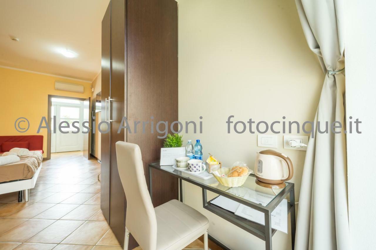 Bluelake Inn Olginate Экстерьер фото